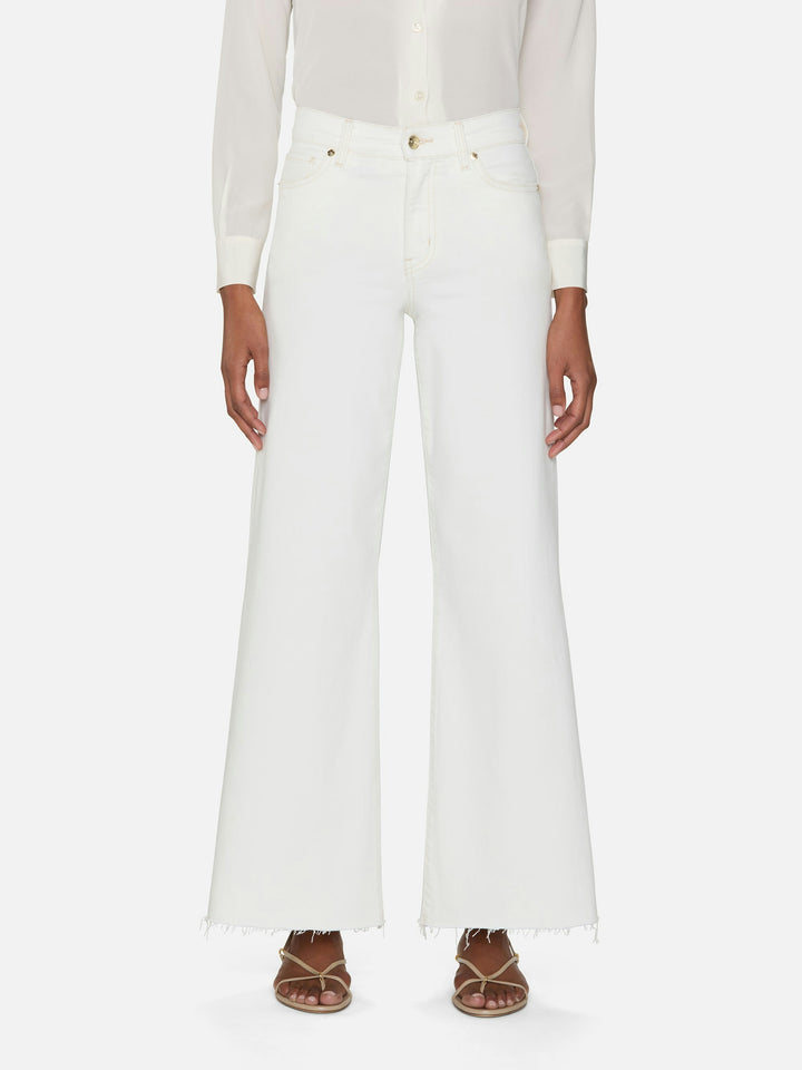Le Palazzo Crop in White