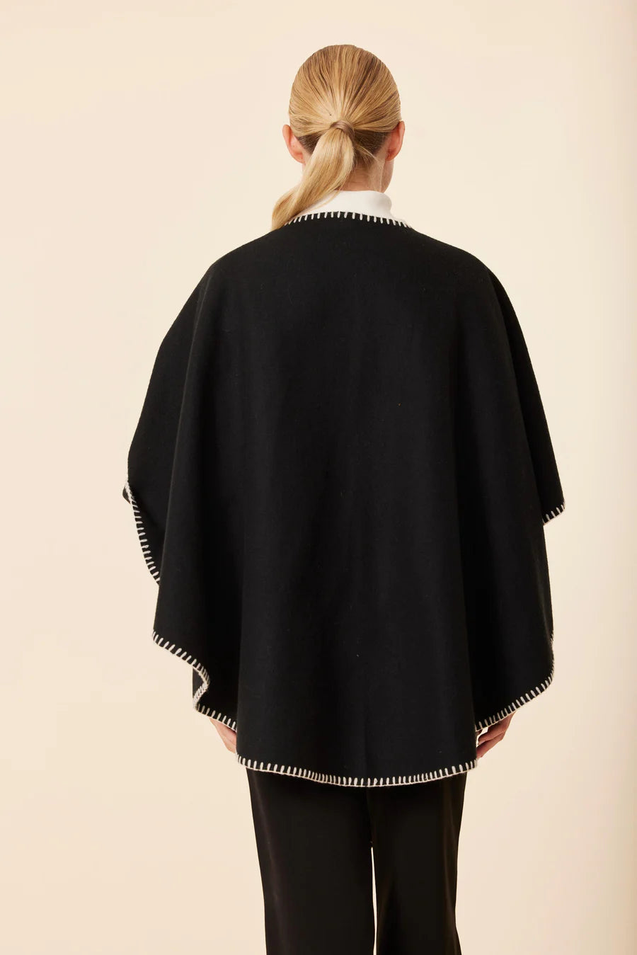 Whip Stitch Wrap in black/cream