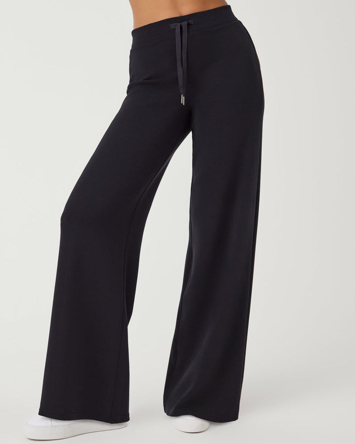 AirEssentials Wide Leg Pant in Black