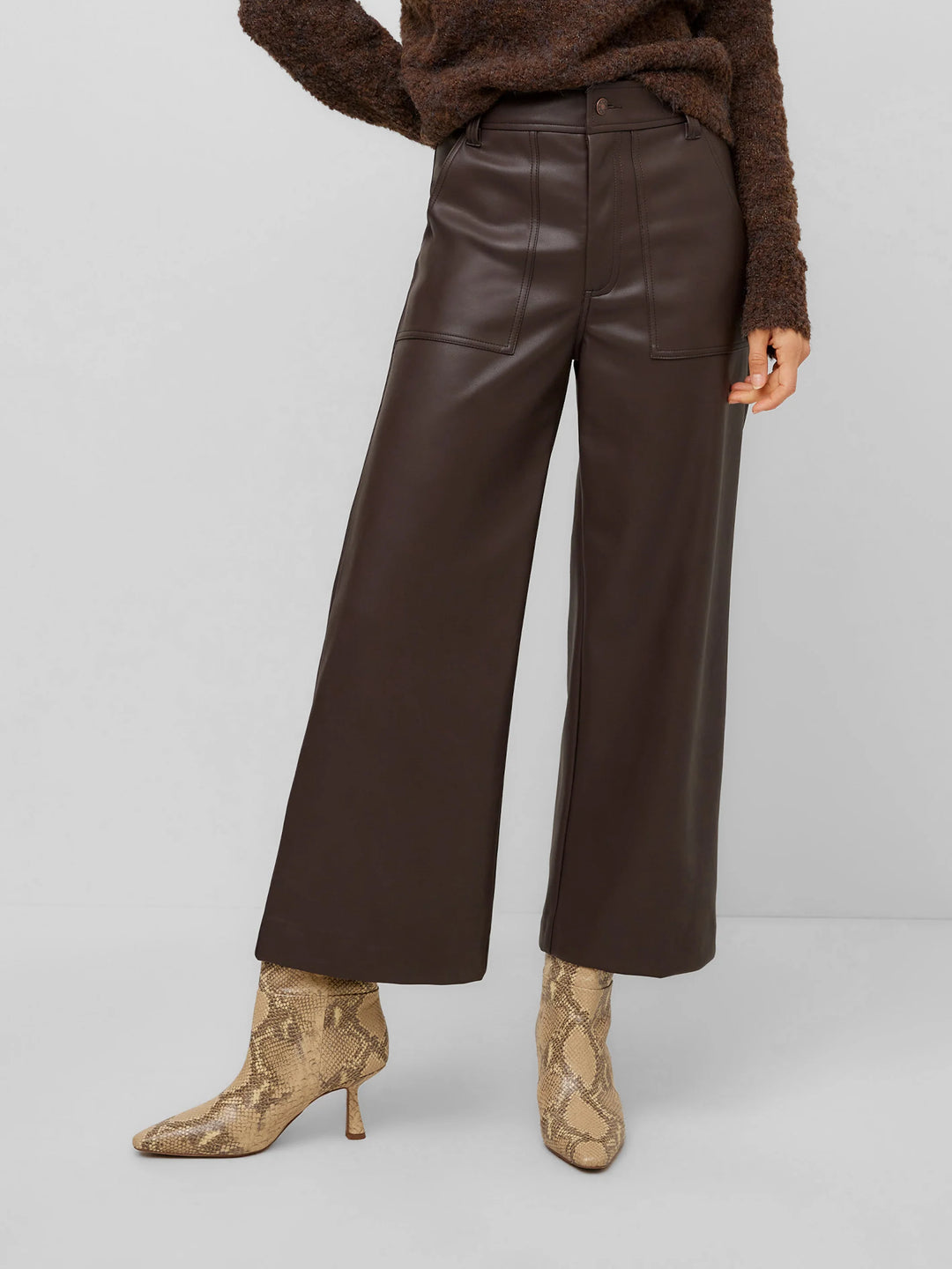 Rylee Cropped Pants in Brown