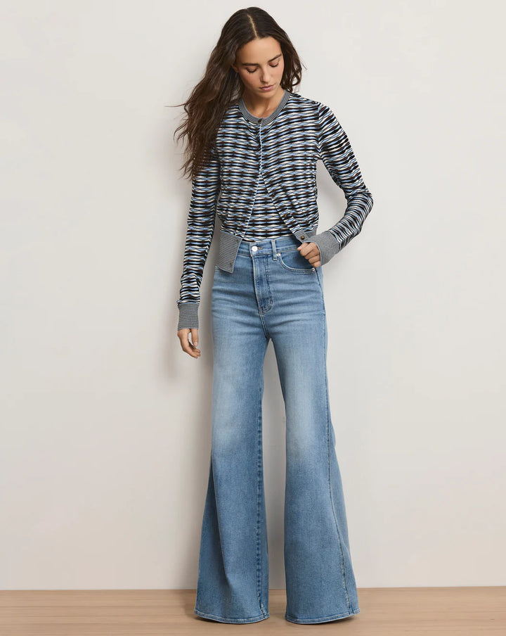 Jesse Ultra Flare in Big Splash