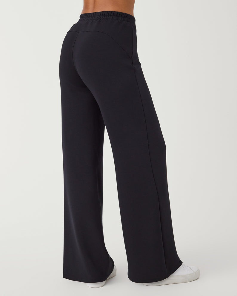 AirEssentials Wide Leg Pant in Black