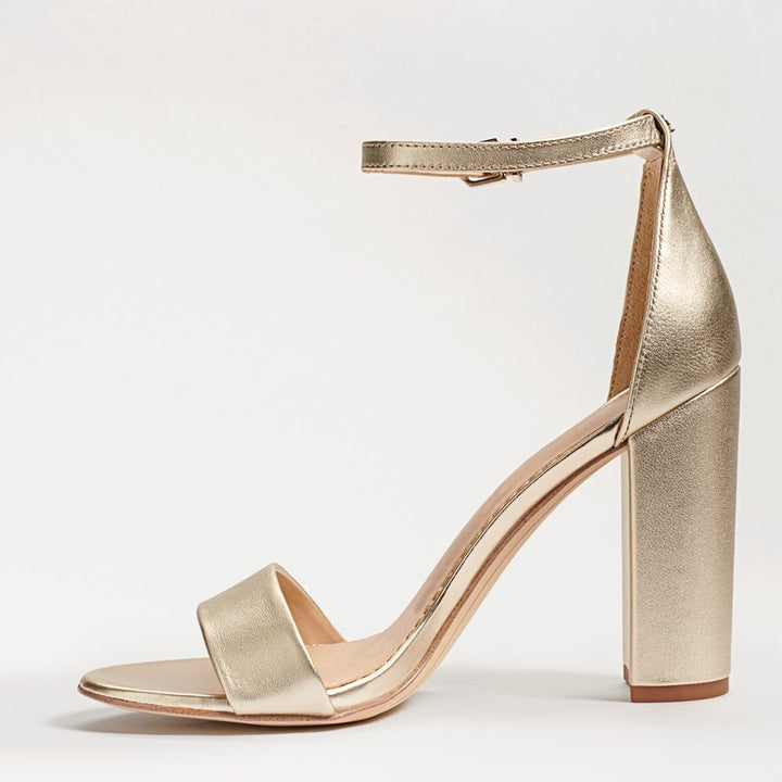 Yaro block heel in gold